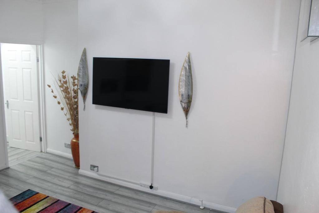 2 Bed 1St Floor Apartment-Own Entrance & Parking Portsmouth Esterno foto