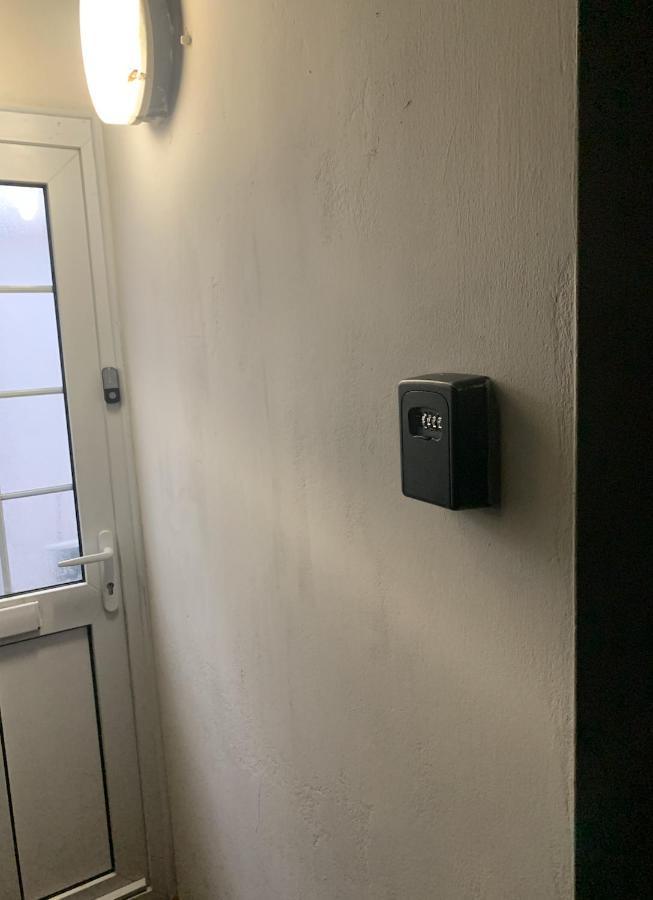 2 Bed 1St Floor Apartment-Own Entrance & Parking Portsmouth Esterno foto