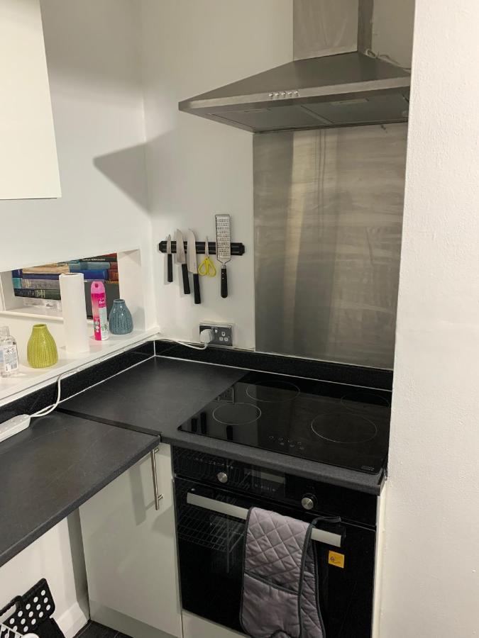 2 Bed 1St Floor Apartment-Own Entrance & Parking Portsmouth Esterno foto