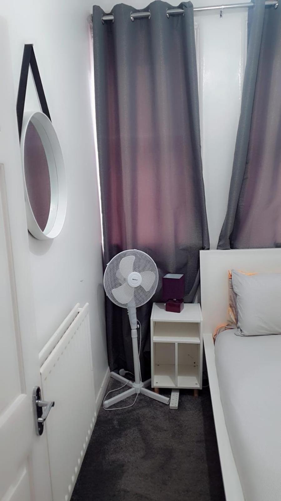 2 Bed 1St Floor Apartment-Own Entrance & Parking Portsmouth Esterno foto