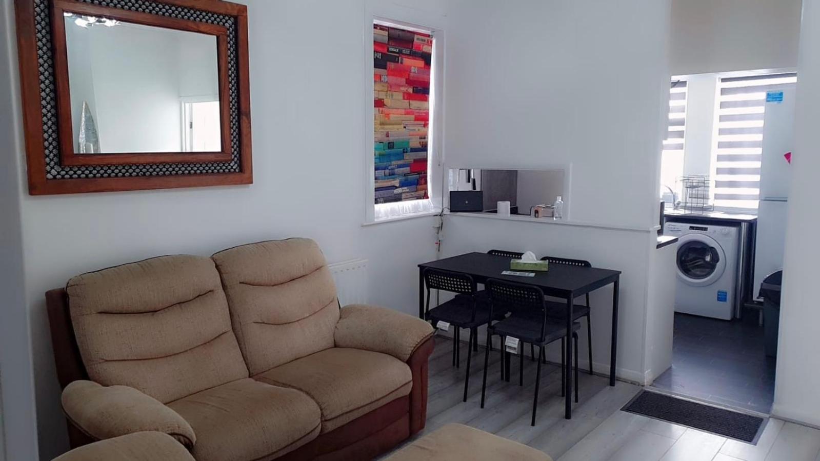 2 Bed 1St Floor Apartment-Own Entrance & Parking Portsmouth Esterno foto