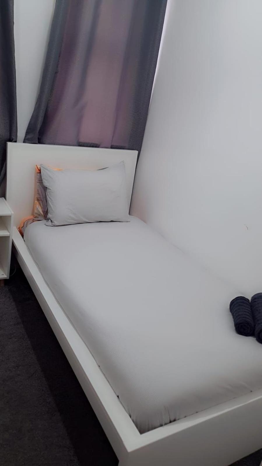 2 Bed 1St Floor Apartment-Own Entrance & Parking Portsmouth Esterno foto